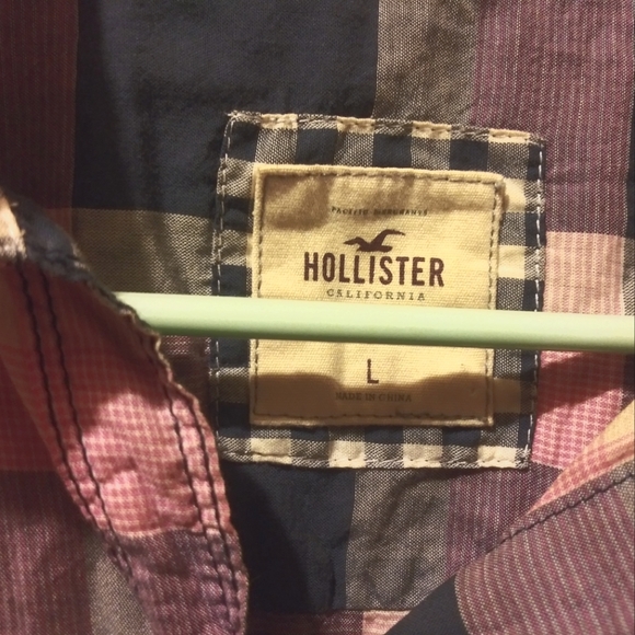 Hollister long sleeve button down shirt. Size large - Picture 3 of 5